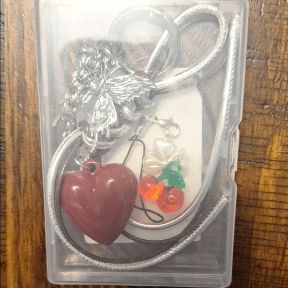 Red Heart Bag Charm And Cellphone Set - Picture 7 of 7